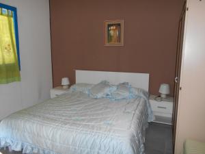 Holiday home Riserva Marina Protetta tesisinde bir odada yatak veya yataklar