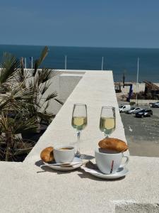 O vedere generală la mare sau o vedere la mare
luată din acest hotel