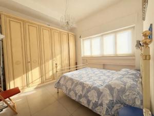 a bedroom with a bed and a window at Corso79 in Porto Santo Stefano