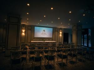 Zona de afaceri și/sau sala de conferințe de la Hotel Astoria City Center