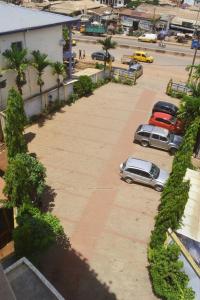 an overhead view of cars parked in a parking lot at Arenah hotel in Yaoundé