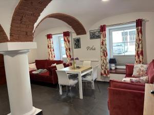 a living room with a table and a couch at Słoneczne Apartamenty in Sokołowsko