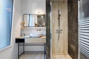 a bathroom with a sink and a shower at Chambre - Le Nid in Saint-Prouant
