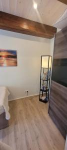 a room with a bed and a mirror on a wall at Ferienhaus Landidyll in Fehmarn