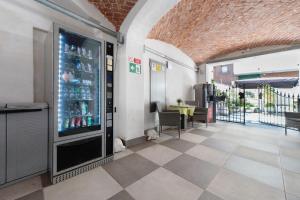a drink refrigerator in a restaurant with a table at Affitta Camere Novara in Novara