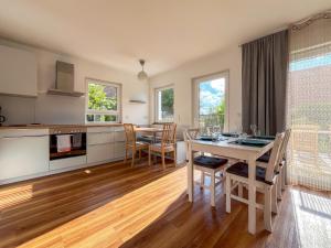 a kitchen and dining room with a table and chairs at Ferienhaus Caputh in Caputh
