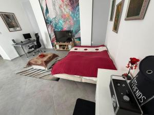 a bedroom with a large bed and a desk at Cozy Studio in Deszk