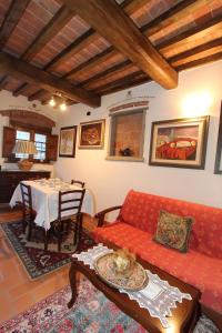 A seating area at Mulino del XVII secolo