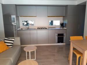 a kitchen with a couch and a table in a room at Camping 3 étoiles - Piscine - ccbfii0 in Châteauneuf-de-Gadagne