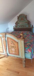 a bedroom with a bed with a colorful bedspread at Gemütliches Doppelzimmer mit Balkon in Furth im Wald