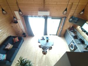 an overhead view of a living room with a table at Cabane des Roches à 2 min de Vulcania - Calme et Nature in Saint-Ours