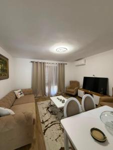 a living room with a couch and a tv at The Canyon House in Çuadar