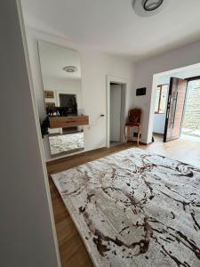a living room with a large rug on the floor at The Canyon House in Çuadar