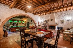a kitchen and living room with a table and chairs at Appartamento Brunello Murlo in Murlo +37 photos