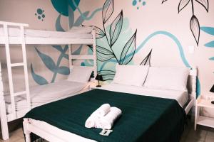 a bedroom with two bunk beds with towels at Caiçara Guest House in Ubatuba +112 photos