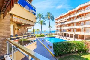an apartment balcony with a swimming pool and the ocean at Rentalmar Sol de España - Mas d'en Gran in Cambrils