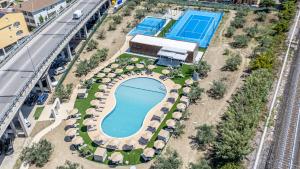 an overhead view of a swimming pool in a resort at Hotel President in Vasto