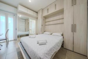 a bedroom with a large bed with white sheets at Cristel Apartment - 15 min da Milano in Cormano