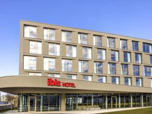 an office building with a hos future sign on it at ibis Wels in Wels