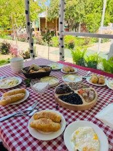 a table with plates of food on a red and white checked table cloth at Ak-keme in Tossor