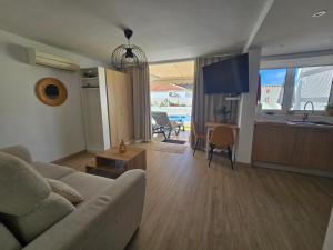 a living room with a couch and a table at Apartamento relax Tauro in Mogán