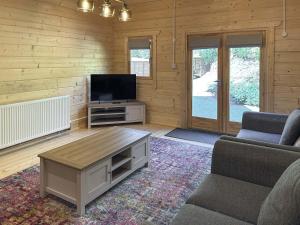a living room with a couch and a tv at Ash Cottage - Ukc9266 in Hope