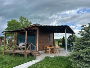 a small wooden cabin with a table and a table at V&V Hotel in Gyulagarak +177 photos