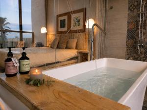 a bathroom with a bath tub with a candle at 湛藍海岸民宿 Azure-墾丁南灣沙灘-可包棟-國旅卡 in Nanwan +21 photos