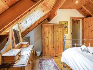 a bedroom with a bed and wooden ceilings at Seaton Court - Uk31955 in Staithes