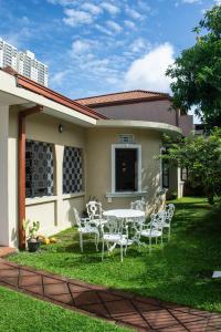 a table and chairs in the yard of a house at Rodrigo House in Colombo