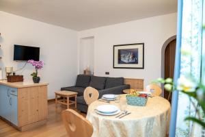 a living room with a table and a couch at Residence Frea in Selva di Val Gardena