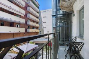 a balcony with a table and chairs on a building at Affitta Camere Novara in Novara