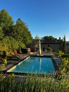 a swimming pool in a garden with a fountain at B&B Borgo Scola Paradise View in Vimignano +42 photos
