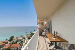 a balcony with a table and a view of the ocean at La Perla vista al mar Fabiola 1 in Calpe