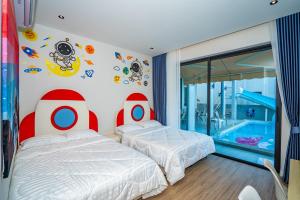 two beds in a bedroom with a pool at CC POOL VILLA พลูวิลล่าcha-am in Cha Am +73 photos