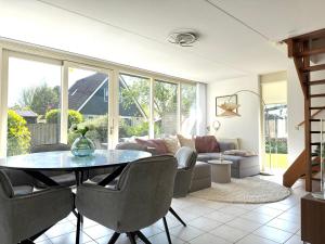 a living room with a table and chairs at Vakantiehuis 44 op Recreatiepark De Wielen in Sint Maarten