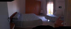 a small bedroom with a bed and a window at Villa Maria Giuseppina a San Benedetto del Tronto in Monteprandone