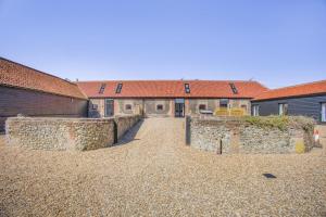 a courtyard of a building with brick walls at 1 Bed in Barrow oc-b42641 in Barrow