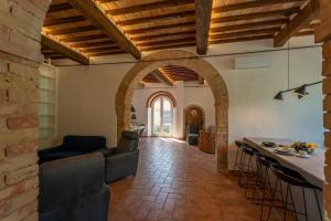 a living room with an archway in a building at Private Villa San Luigi in Sarteano