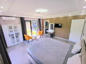 a bedroom with a bed and a desk and a television at VillaZ Villa Ardeşen in Ardeşen