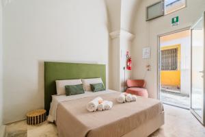 a bedroom with a bed with towels on it at Luxury Rooms in Alezio