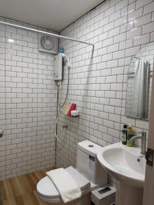 a bathroom with a shower and a toilet and a sink at วันรีสอร์ท in Ratchaburi