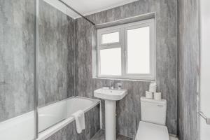 a bathroom with a tub and a sink and a toilet at Badger Haven, Apartment 4 in Brackley +21 photos
