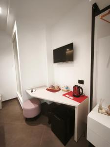 a white desk with a pink stool in a room at Le Due Muse b&b in Pagani