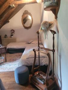 a bedroom with a bed and a lamp in a room at La Petite Ferme in Vouzeron