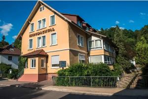a building on the side of a street at Hotel Bürkls Kirnbachtal in Niefern-Öschelbronn