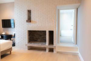 a white brick fireplace with a window in a room at Hotel Lodewijk Van Male in Bruges
