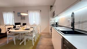 a kitchen and dining room with a table and chairs at Posadas de María Casa María 3 in Talavera de la Reina