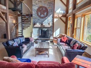 a living room with leather couches and a fireplace at The Vines in Warren
