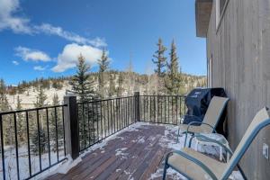 a deck with two chairs and a fence with a view at Mountain Escape with Spectacular Views in Jefferson